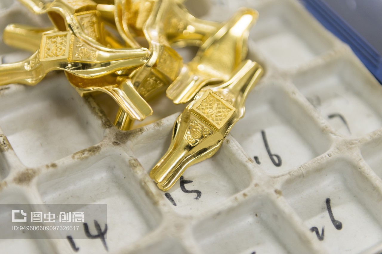 黃金首飾加工的藝術(shù)與技藝 從原料到璀璨珠寶的華麗蛻變