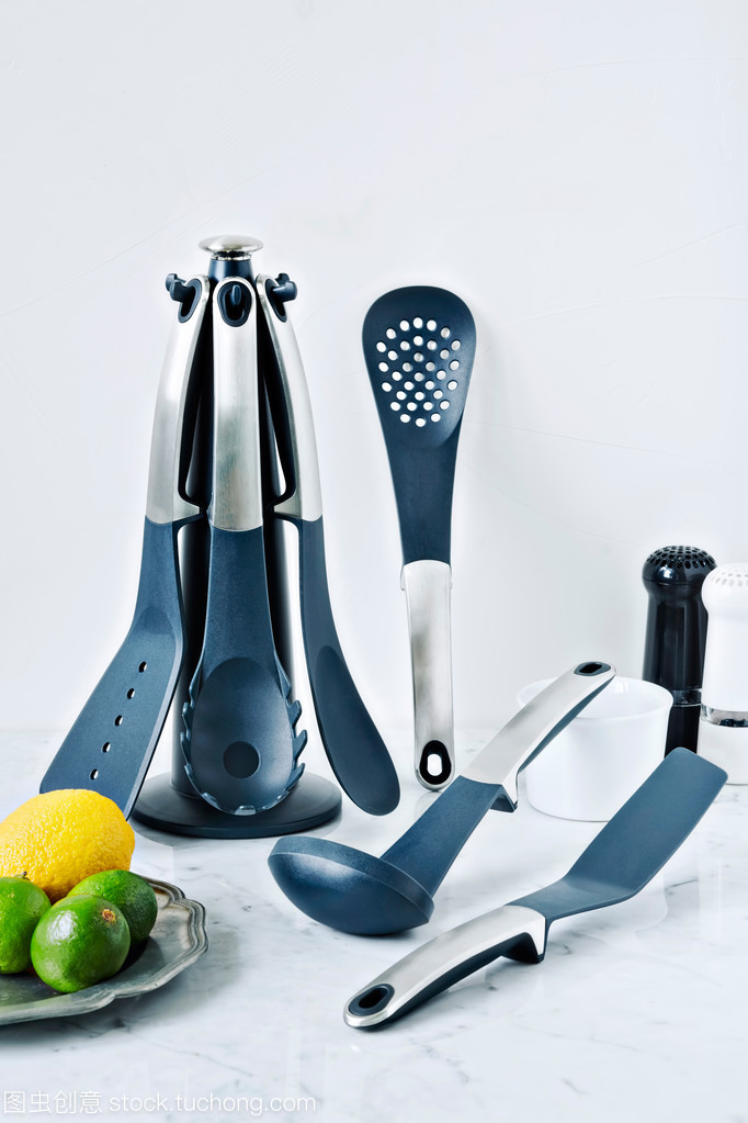 廚房炊具柜臺 實(shí)用與美觀的完美結(jié)合